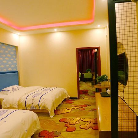 Kunming Mengda Holiday Hotel Экстерьер фото